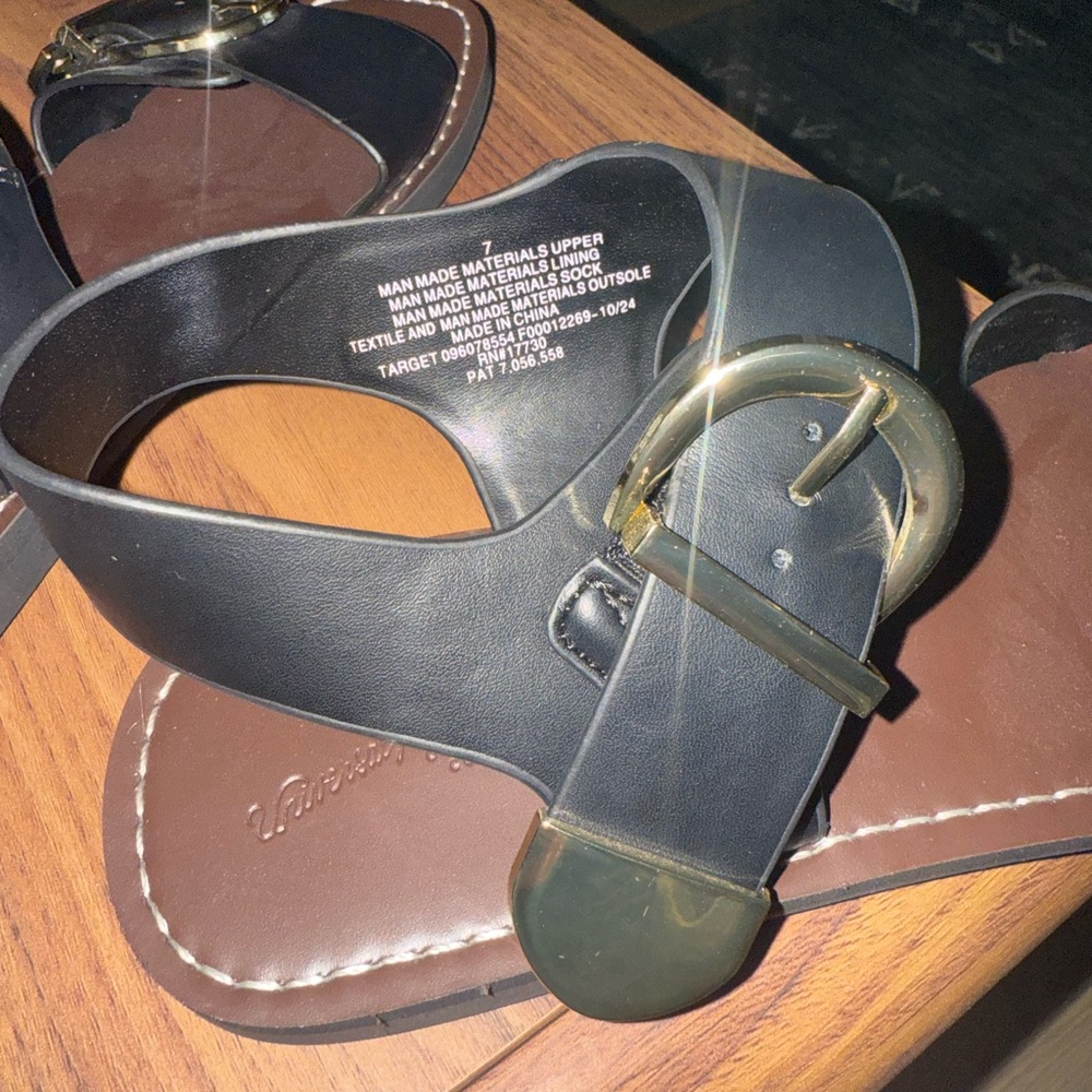 NWOT Universal thread faux leather black sandal
Size 7 - Picture 7 of 9